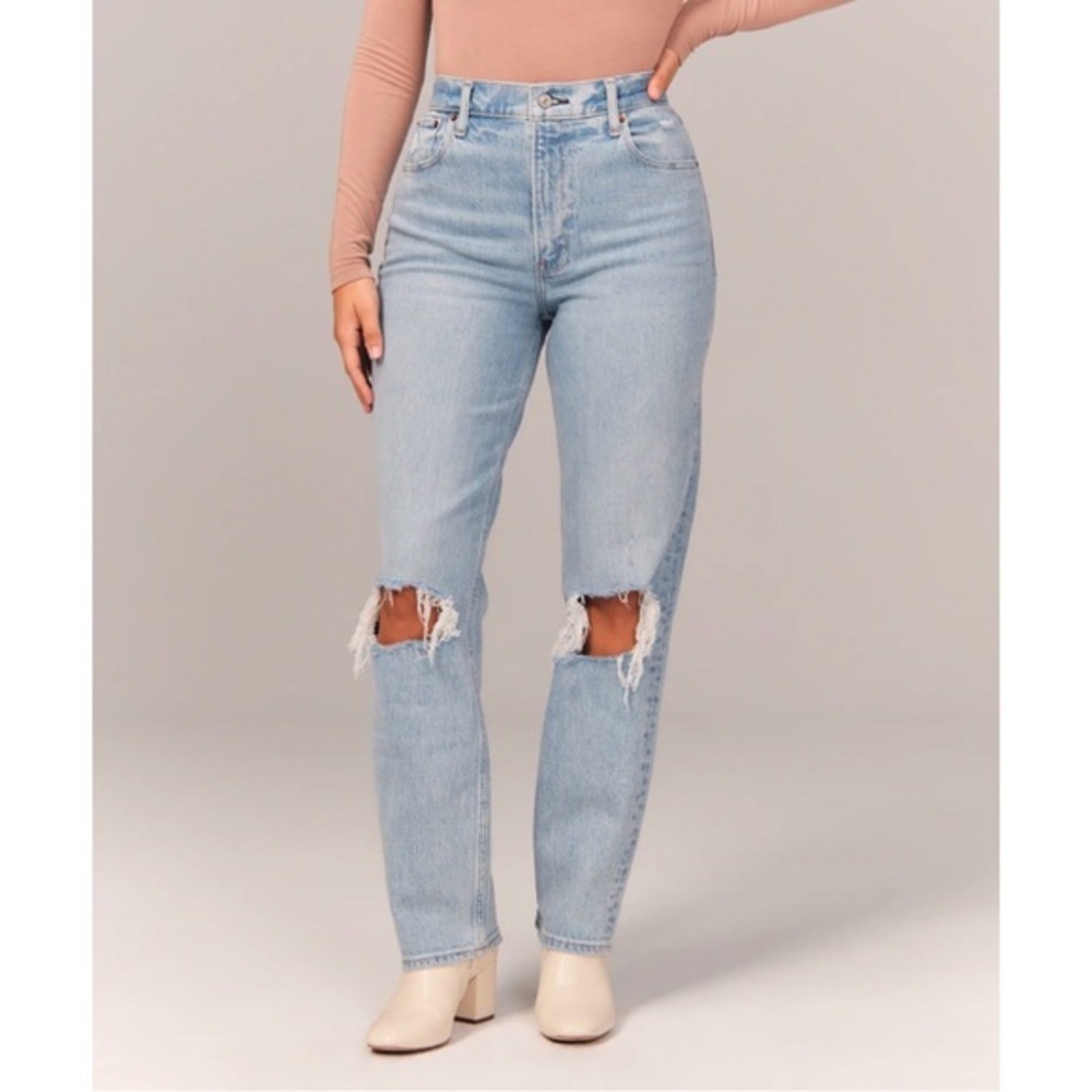 Abercrombie & Fitch The 90s Straight Ultra High Rise Light Wash Distressed Jeans